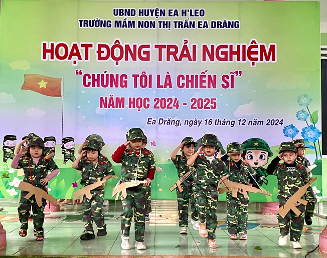 Trường Mầm Non thị trấn Ea Drăng tổ chức hoạt động trải nghiệm chúng tôi là chiến sĩ